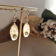 Load image into Gallery viewer, Shell Flake Sunshine