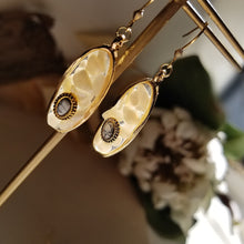 Load image into Gallery viewer, Shell Flake Sunshine