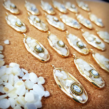 Load image into Gallery viewer, Shell Flake Sunshine